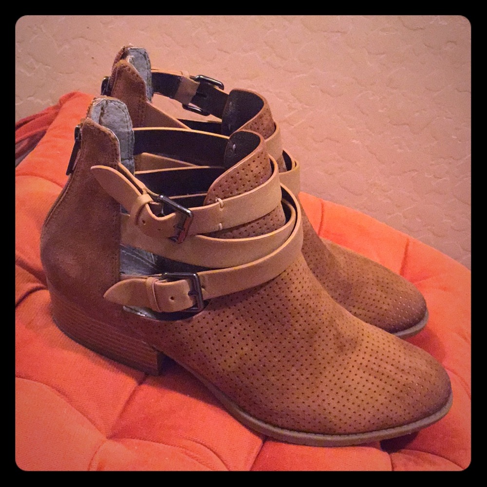 Kenneth Cole Reaction Suede Ankle Booties - Picture 5 of 8